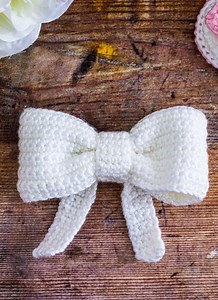 Crochet Simple 3D Bow (Free Pattern) - Maisie and Ruth