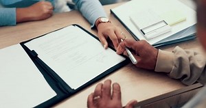 Hands Lawyer Man Contract Sign Application: стоковое видео (без лицензионных платежей), 1106684831 | Shutterstock