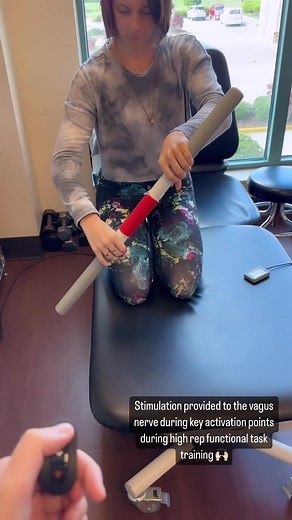 💪🏼 Check out this meaningful Vivistim Paired VNS Rehab session with Sydney and her hardworking client, Jess. There is nothing better than seeing sessions translate to change in real life! 🧠🙌🏻👍🏻 Tap the link in bio to learn more about Vivistim and review safety information.