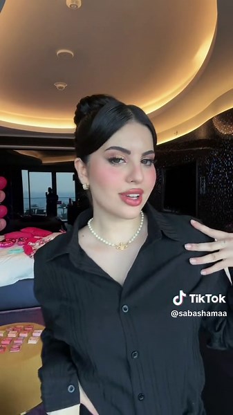 Benefit Middle East Makeup Look: Brow Wax and Detailer Tutorial