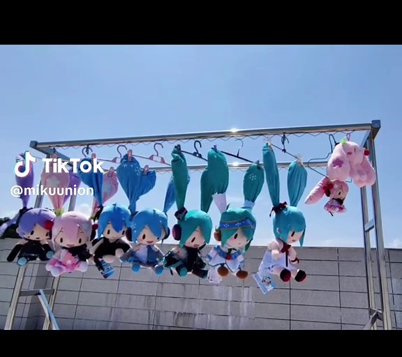 Miku plushie hanging surprise! 🤫