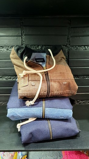 Nuestras Demin Upcycling Jackets estan de vuelta y estan esperando por ti. Visitanos en nuestras tiendas, te esperamos. | Munay Bolivia | Facebook