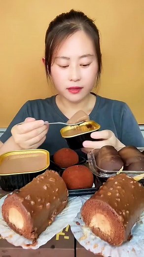 Delicious Chocolate Rolls: A Tasty Asian Dessert