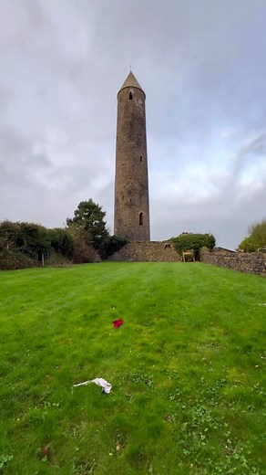 @tonytravels10_ showing us the coolest back garden in Ireland ☘️ Follow @IRISHEXPLORER.IE if you LOVE IRELAND!!🇮🇪 #ireland #irishexplorer #irelandtravel #irelanddaily #ireland🍀 #irelandexplores #discoverireland #reels #instagramreels | Irish Explorer