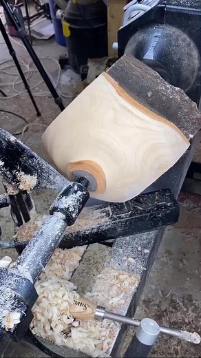 879K views · 8.7K reactions | #woodturning #carbide #mildlysatisfying #oddlysatisfying #woodworking #woodworkingtechniques #woodworker #woodwork #wood #instawood #reeloftheday | Cook Woodworks - Woodturning | Facebook