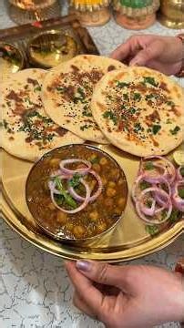 Street Style Chole Kulche | Super Soft Kulcha Trick | छोले कुलचे की सीक्रेट रेसिपी | आटे के कुलचे