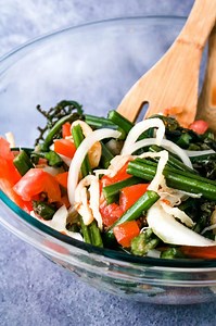 What do you call this? .Here in Maui, we call this edible fiddle head fern pohole. .You may call it hō’i’o or warabi. But no matter what you may call it, it’s so delicious. .Give it a try and let me know what you think. Enjoy!.Recipe https://bit.ly/pohole-salad.#keepingitrelle #poholesalad #pohole #fiddleheadfern #hoio #warabi #pupu #saladrecipes #appetizerrecipes #pupurecipes #pupu #hawaii #hawaiianfood #hawaiifood | Keeping It Relle