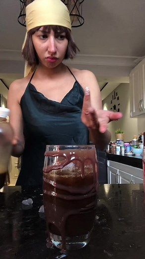 Barista Bombshell Movie: Soukainasing Rompe un Vaso