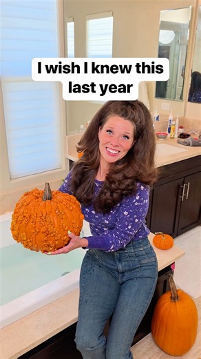 Now I give my pumpkins a quick vinegar bath to help keep them fresh for longer 🎃🍂#pumpkins #fall