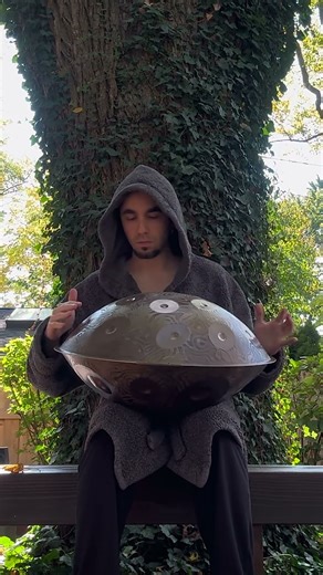 Arpeggios on arpeggios 🎶 (full vid linked) #handpanmeditation #percussion #handpanmusic