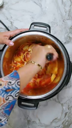 60K views · 265 reactions | EASY recipe with an authentic taste, this Thai Massaman Curry has tender cooked chicken and potatoes in a creamy coconut sauce. The best part is that you can also cook rice at the same time using the Pot-in-Pot technique and the whole meal is ready in under 30 minutes. Comment “massaman curry” to get the recipe in your DM #massamancurry #chickendinner #chickenrecipes #chickencurry #easymeals #thaicurry | Ministry of Curry | Facebook