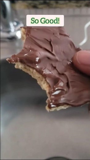 Easy Treat! Chocolate 🍫 Covered Graham Cracker #treat #chocolate