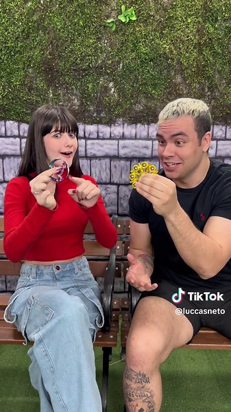 Batalha de Fidget Spinner: Quem Vai Ganhar?