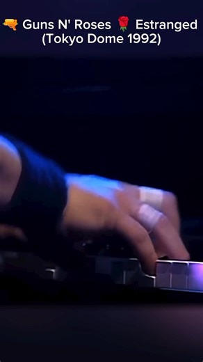 🔫 Guns N' Roses 🌹 - Estranged (Tokyo Dome 1992) #shorts #gunsnroses #slash
