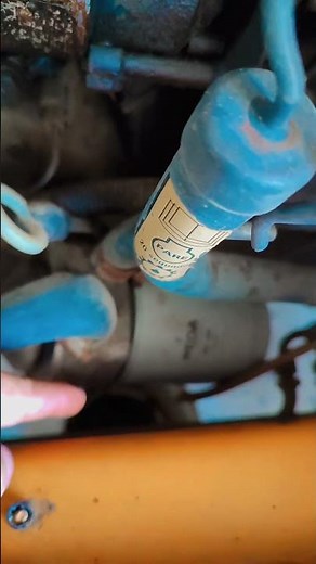 Como fazer a troca do filtro de combustível principal da retro escavadeira jcb 3c #jcb #agro