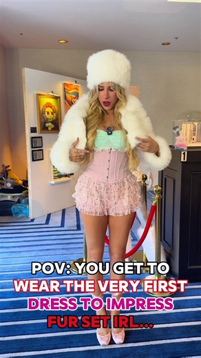 I can’t believe I saw the VERY FIRST DRESS TO IMPRESS FUR SET IRL!! 🎀💖🤫 @Dress To Impress