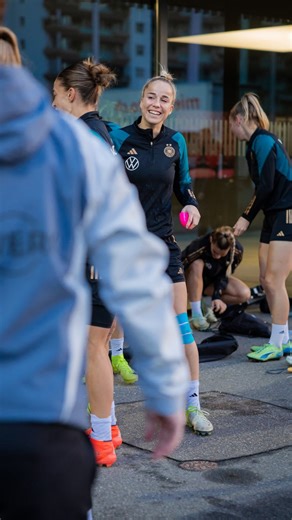 4.5M views · 9K reactions | No better way to celebrate #WorldSnowDay than looking back at @giuliagwinn 혴혯혰호혪혯혨 us how it’s done! ❄️ #DFB #GermanFootball #GermanWNT | Germany Football Team | Facebook