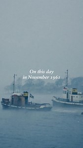 En kall och dimmig morgon klockan 08.20 den 23 november 1961 bogserades skeppet Vasa ute på Stockholms vatten. Med långsam fart om en halv knop gled hon genom dimman med hjälp av tre bogserbåtar och två marina hjälpfartyg. Målet var Alkärret på Djurgården, där tanken var att hon skulle ligga i tre år. Längre tid förväntades det inte behövas innan det nya Vasamuseet skulle invigas. Men Wasavarvet, som den tillfälliga byggnaden kallades, kom att ligga där från 1961 till 1988, då pontonen med skepp