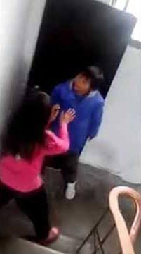 驚！國小男與國小女在樓梯間....