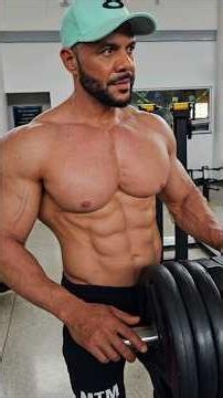 NATURAL de 20 ANOS vs HORMONIZADO de 50: quem tem mais força? 😳💪 #Maromba #Supino #Academia #Natural