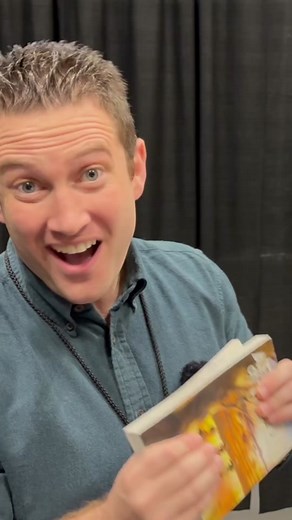 This was the very first time I signed the inside of the #AttackOnTitan #Manga after 10 years of avoiding spoilers ⚔️🧣 That ending was a masterpiece. Should I go back and read the manga now that the #Anime has ended? #ErenJaeger