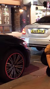 Drunk girls in Liverpool experience a wonderful nightlife on the streets after midnight | Luchadores en llamas