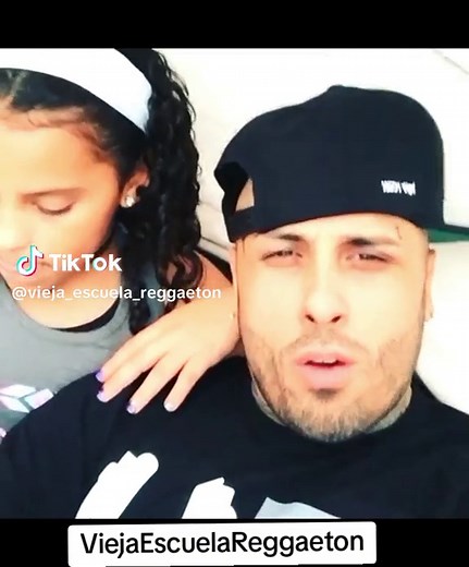 Todo sobre Nicky Jam y su familia en la vieja escuela