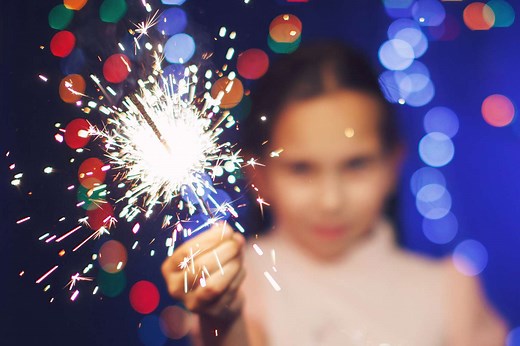 How to Throw a Noon Year's Eve Party for Kids
