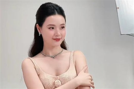 Midu tung ảnh đi làm, ngoại hình tăng cân rõ rệt khiến dân tình xôn xao