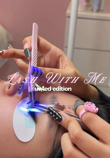 Mastering UV/LED Lash Extensions: A Guide by LA LASH TECH
