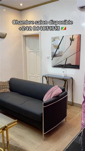 Chambre salon très confortable dans la ville de pointe noire 🇨🇬 . Adresse : Mpita rond point chevaux à 3 minutes du goudron Un service client à votre disponible de 09h à 22h Composé d’un groupe électrogène ,un gardien , une ,ménagère et un réseau wifi Contacte:064031313 ou via Whatssap 064031313 NB : la réservation se fait en avance sur place ou à distance 💁🏾