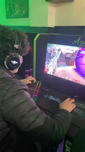 Larena on Instagram: "Nous vous souhaitons la bienvenue à @larena.cyber.cafe, une variété de jeux vidéos vous attend 🎮🔥, réservations LAN disponible sur multiples jeux. Nous sommes ouvert de 09h à 21h #gamingzone #gaming #gamer #jeuxvidéo"