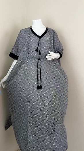 Maternity maxi kaftan #maxidress #maternity #maternitydress | Mom Bliss