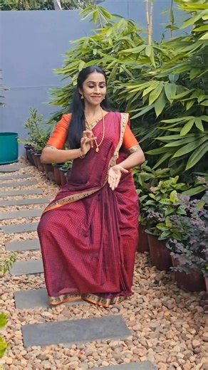 Mandakinee on Instagram: "Our Narayanpet cotton sarees are perfect choice as your Attukal ponkala outfit.. traditional colour combinations, beautiful borders and soft , light cotton fabric. Here is the beautiful Dr Parvathy Chandran performing her devi sthuthi composition wearing a Mandakinee favourite. Artist - @parvathychandranlaasya . Thank you for this beautiful reel. Saree - Narayanpet collection, Mandakinee DM 9037991067 for colour options Rs 1250 + shipping to buy. #attukalpongala #trivan