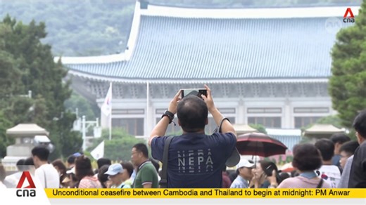 Visitors throng South Korea's iconic Blue House before it closes to public