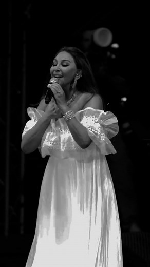 ‎Elissa Fans | اليسا 💙‎ on Instagram‎: "لا تروح لا تروح 💔 خليك حدي اغمرني بدي اياك #اليسا#انا_وبس #حفل#اغاني#حب#حبيبي#لبنان#مشاهير_العرب #حالات_واتساب #خواطر #اقتباسات #elissa#lebanon#elissafans#elissazkh#elissakh #explore"‎
