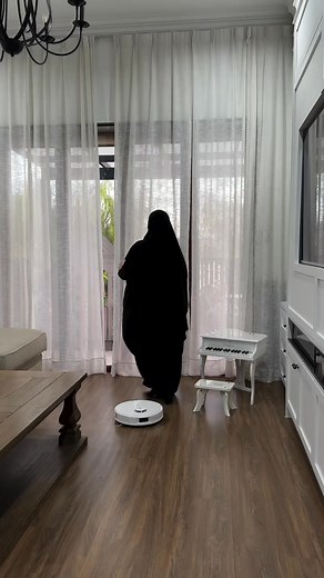 roborock 🥰 Aspirateur Robot avec Brosses Latérales FlexiArm, Robot Aspirateur Laveur avec Automatique Station 🥹 💧🧹 روبوت تنظيف 2 في 1 مع تقنية FlexiArm 🧹💧 ✨ تنظيف مثالي للزوايا بفضل التصميم المبتكر للفرشاة الجانبية التي تصل إلى 100% من الزوايا الداخلية. 🔄 إعادة التنظيف التلقائي للمنطقة المتسخة والتخلص من البقع العنيدة بذكاء! 🔝 تكنولوجيا الدوران السريع 200 دورة في الدقيقة ورفع 10 مم لتناسب جميع أنواع الأرضيات. 🌡️ غسل بالماء الساخن حتى 60°C للقضاء على البقع الصعبة. 🌀 محطة شحن متعددة الوظ