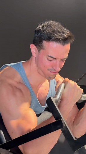 Entraînement de biceps avec Tibo InShape