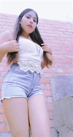 Stylish Summer Outfit Ideas: Lace Crop Top & Denim