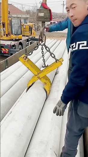 techniques for moving construction materials with heavy equipment #shorts