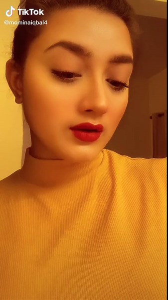Stylish Yellow Ribbed Turtleneck Sweater Look