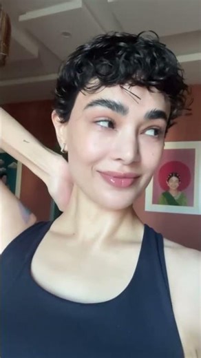 Saheefa Jabbar Khattak brings back iconic pixie cut style#showbiznews