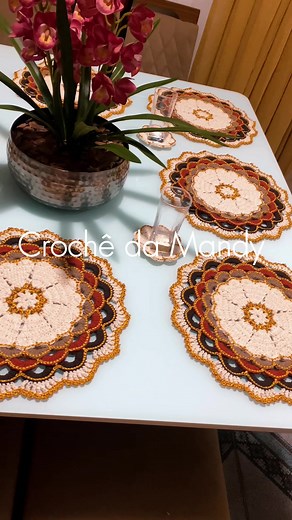 #CapCut um minuto do seu tempo pra me ajudar a engajar e alcançar mais pessoas? 🥰#crochet #artesanato #sousplat #mesadejantar