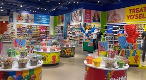 3.7K views · 52 reactions | Chicago, the candy capital of the world, just got sweeter with our NEW 11,400 square foot candy department store! We are now open on the famous Magnificent Mile! #ITSUGAR #NewStore #Sugartainment | IT'SUGAR | Facebook