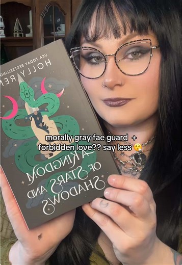 morally gray man > prince every time 😮‍💨 the tension in this?? unreal and the sprayed edges are BEAUTIFUL #booktok #romantasy #fantasyromance #morallygrayman #forbiddenlove