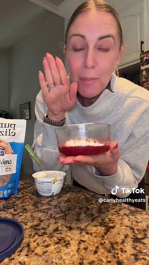 Delicious Raspberry Chia Seed Yogurt Parfait Recipe