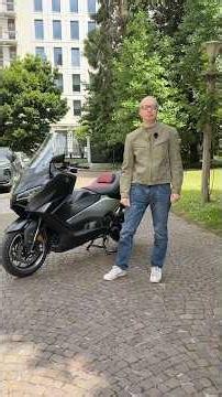 Yamaha TMax: How fast is it really? And what's the fuel consumption? #yamahatmax #tmax #insella #...