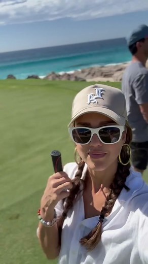 Fun Golf Afternoon with Jessica Alba and Friends
