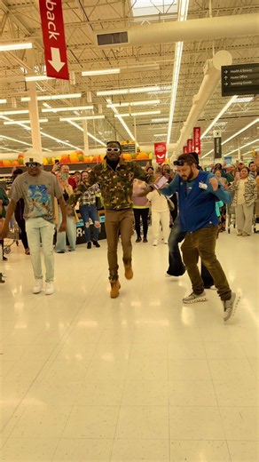 WALMART VIBES (Reynoldsburg, OH) 🙏🏾🙌🏾🌟 This Walmart Was Ready (Dc: Me) ❤️ O-H ... Finish In The Comments #fyp #vibes #reynoldsburgohio #swisher3x