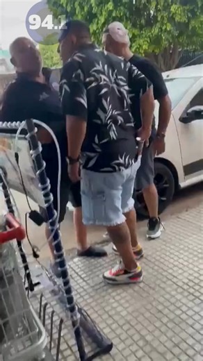 Radio Juntos FM 94.1 on Instagram: "⭕8 AÑOS Y SEIS MESES DE PRISIÓN PARA POLICÍA RETIRADO QUE MATÓ AL VECINO POR EL VOLUMEN DE LA MÚSICA. La Justicia de La Matanza condenó a 8 años y 6 meses de cárcel al expolicía Rafael Horacio Moreno, de 75 años, por el homicidio de su vecino Sergio David Díaz, ocurrido en Navidad en Lomas del Mirador. Además, fue inhabilitado por 10 años para portar o tener armas de fuego. Moreno ya estaba detenido desde el crimen y un jurado popular lo había declarado culpab